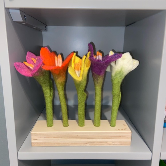 Lovevery Toys Lovevery Felt Flowers In A Row The Helper Poshmark